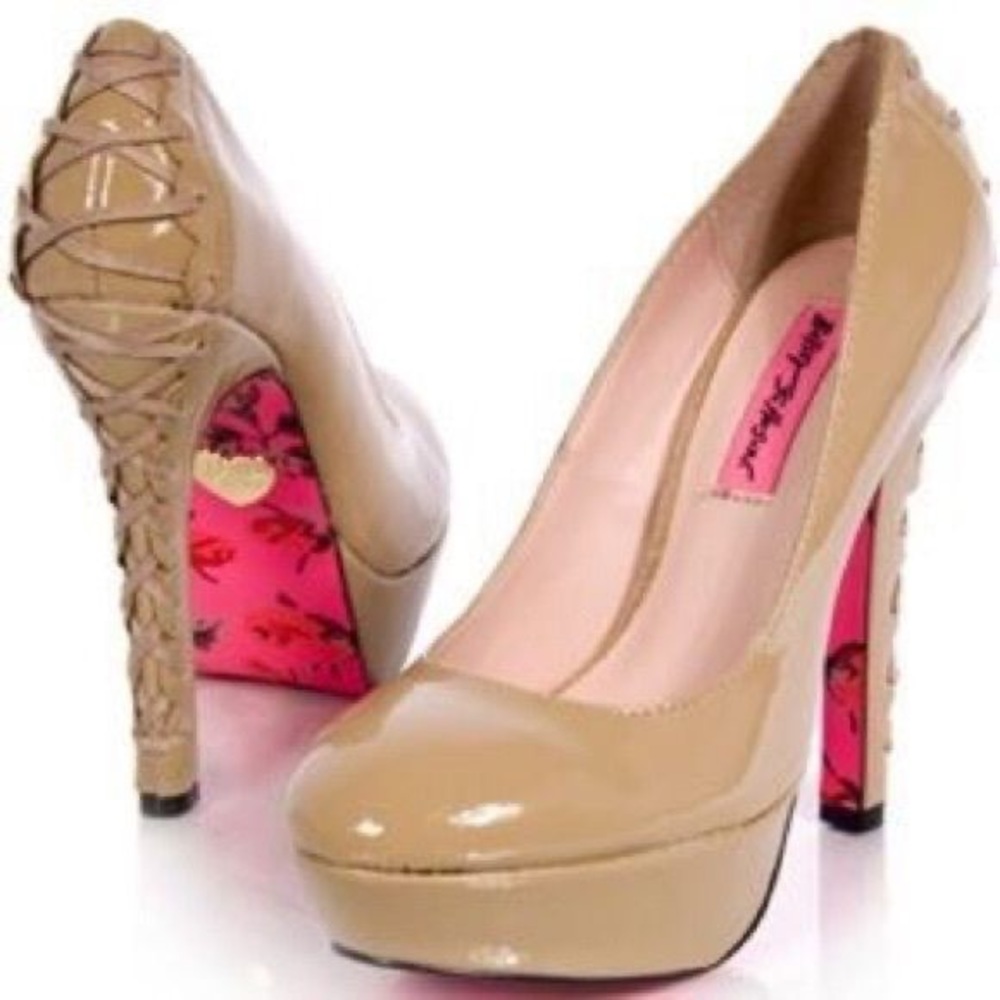 Betsey Johnson Dita Platform Pump